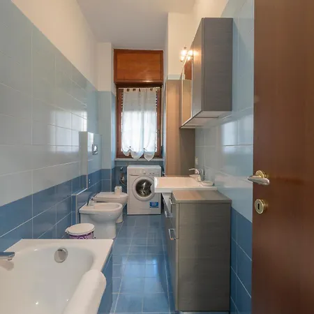 Xenia - Renovated Two-room In Fiera Area アパート ミラノ