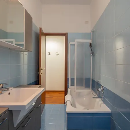 Xenia - Renovated Two-room In Fiera Area アパート ミラノ